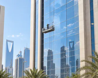 صورة توضيحية لخدمة تنظيف الواجهات