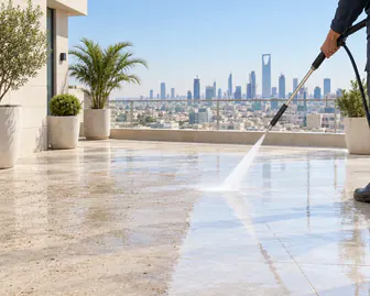 صورة توضيحية لخدمة تنظيف الحدائق والأحواش والأسطح